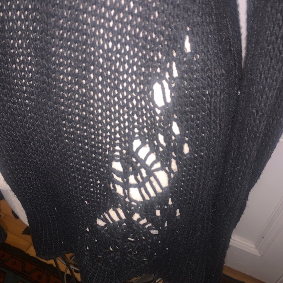 Elegant Black Knit Sweater - Picture 5 of 9